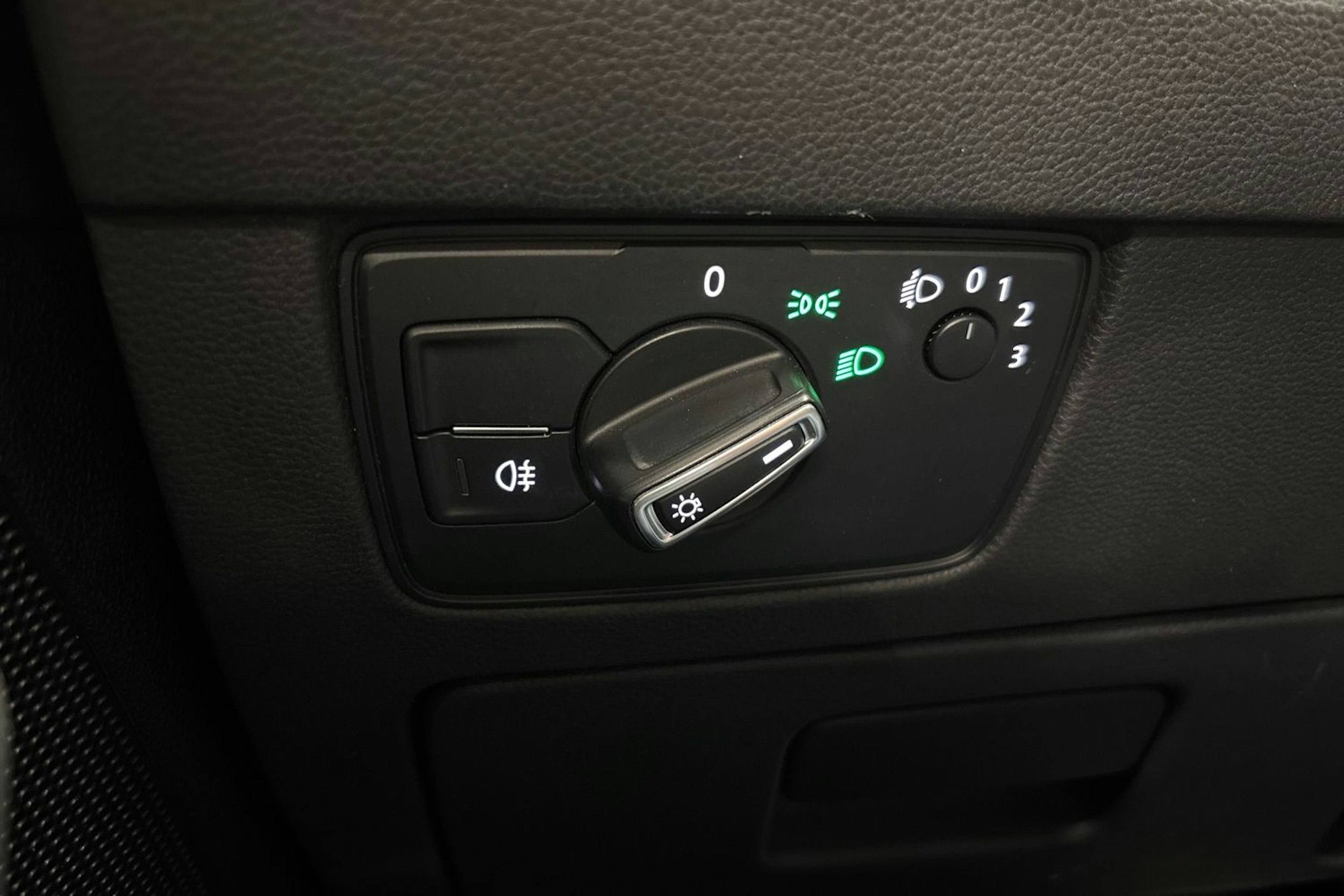 harmaa Volkswagen Passat 2016 kuva 21.