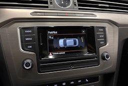 harmaa Volkswagen Passat 2016 kuva 22.