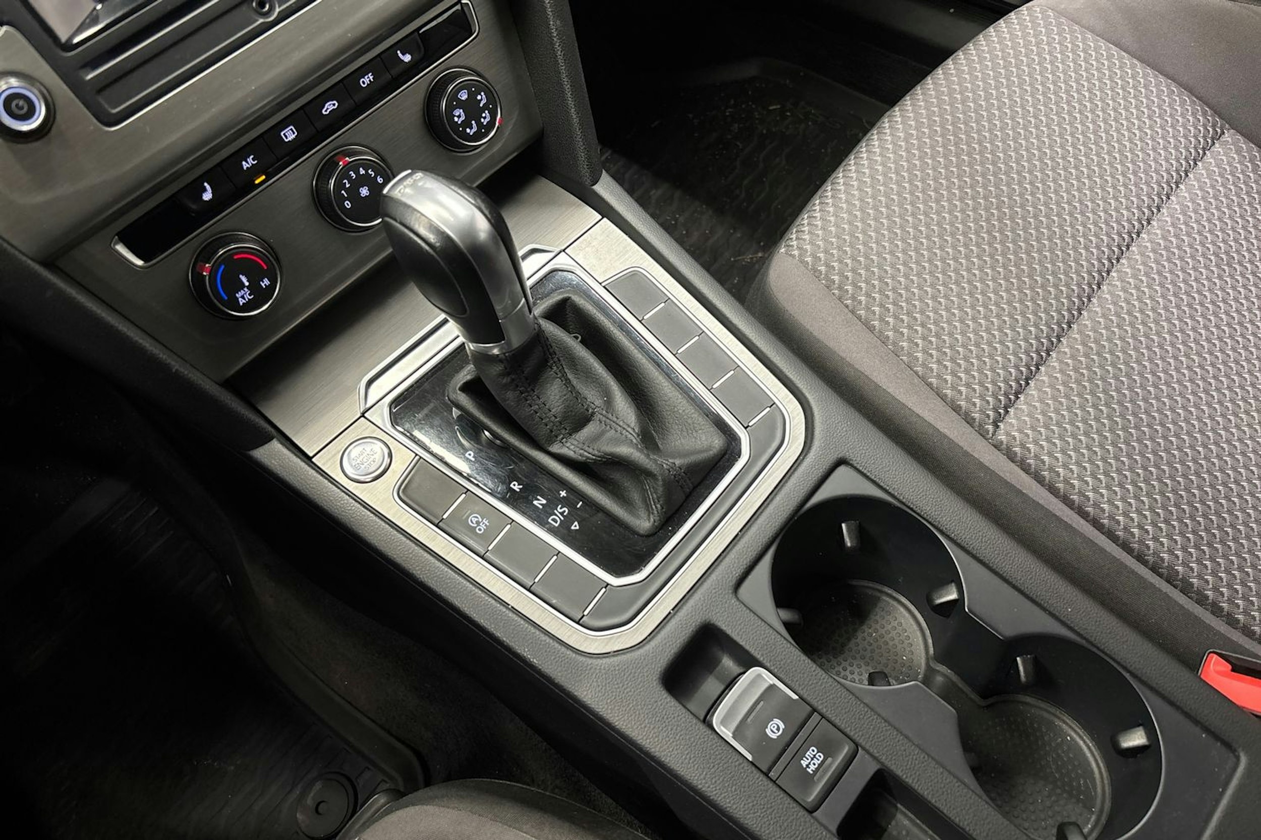harmaa Volkswagen Passat 2016 kuva 24.