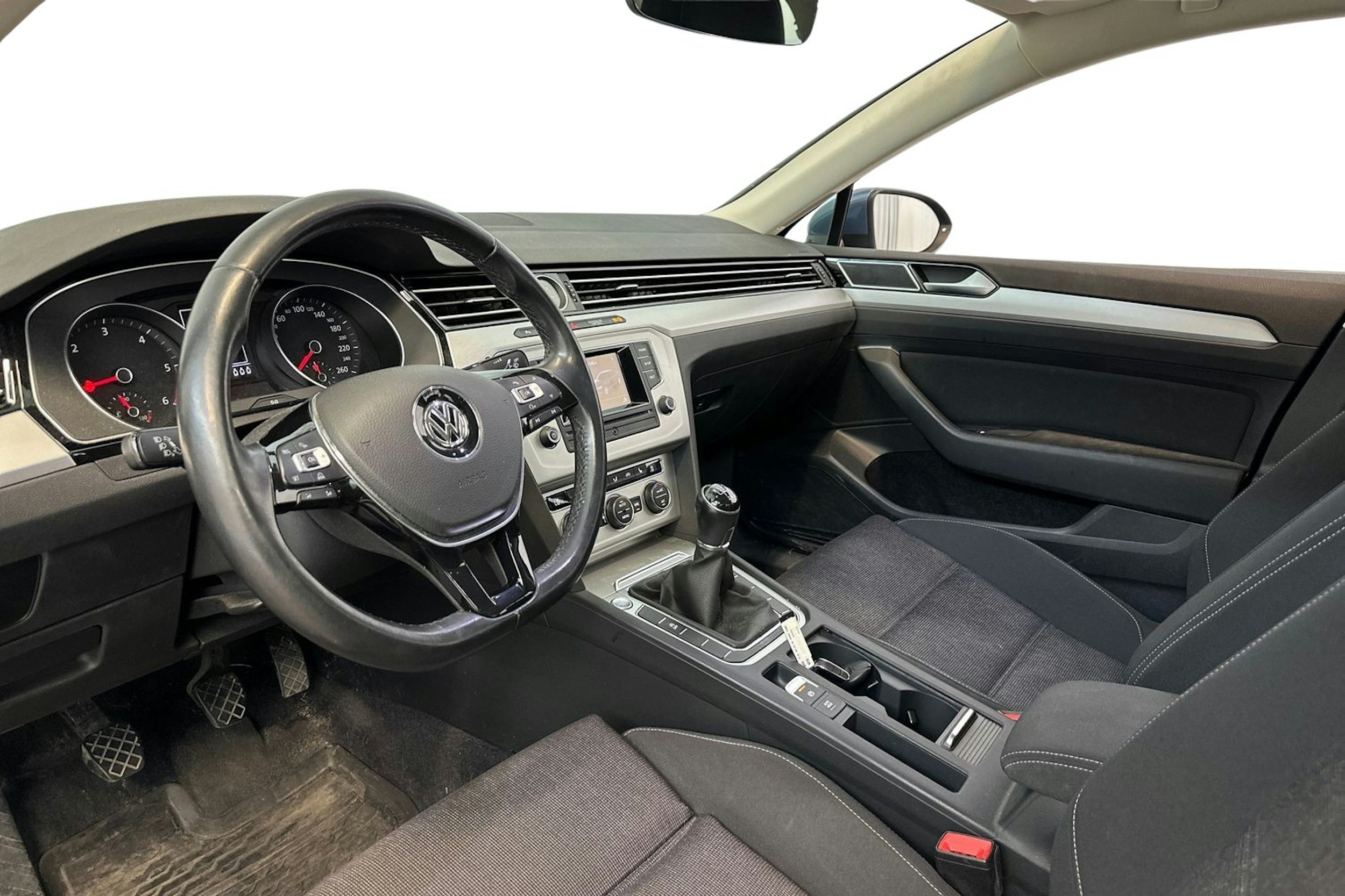 sininen Volkswagen Passat 2016 kuva 3.