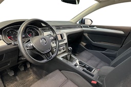 sininen Volkswagen Passat 2016 kuva 3.
