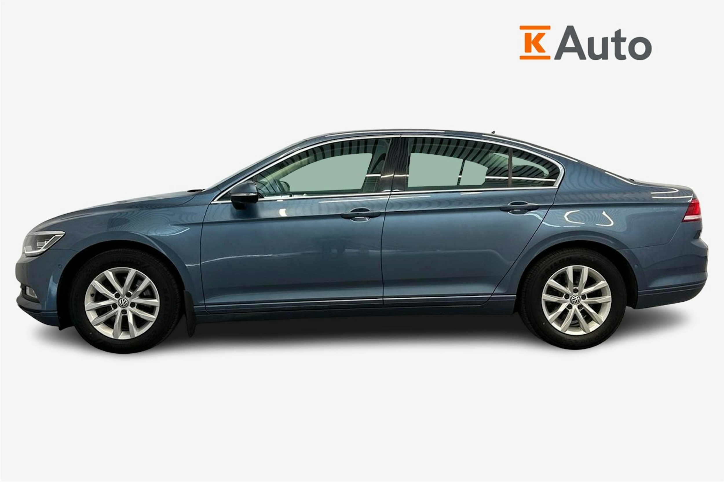 sininen Volkswagen Passat 2016 kuva 6.