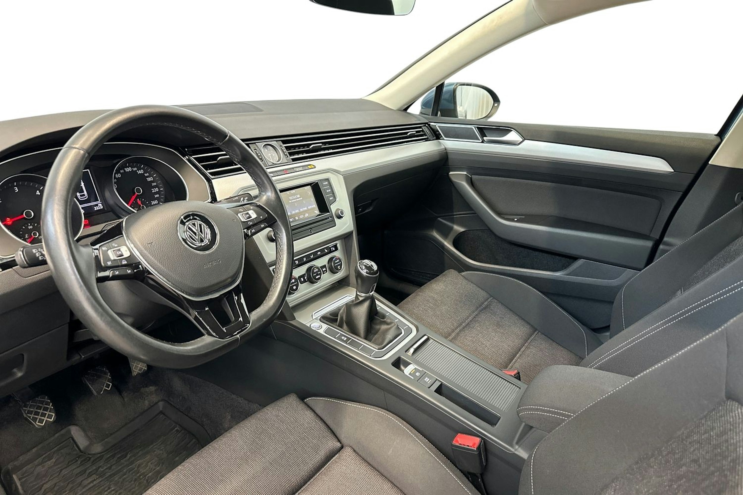 sininen Volkswagen Passat 2016 kuva 7.