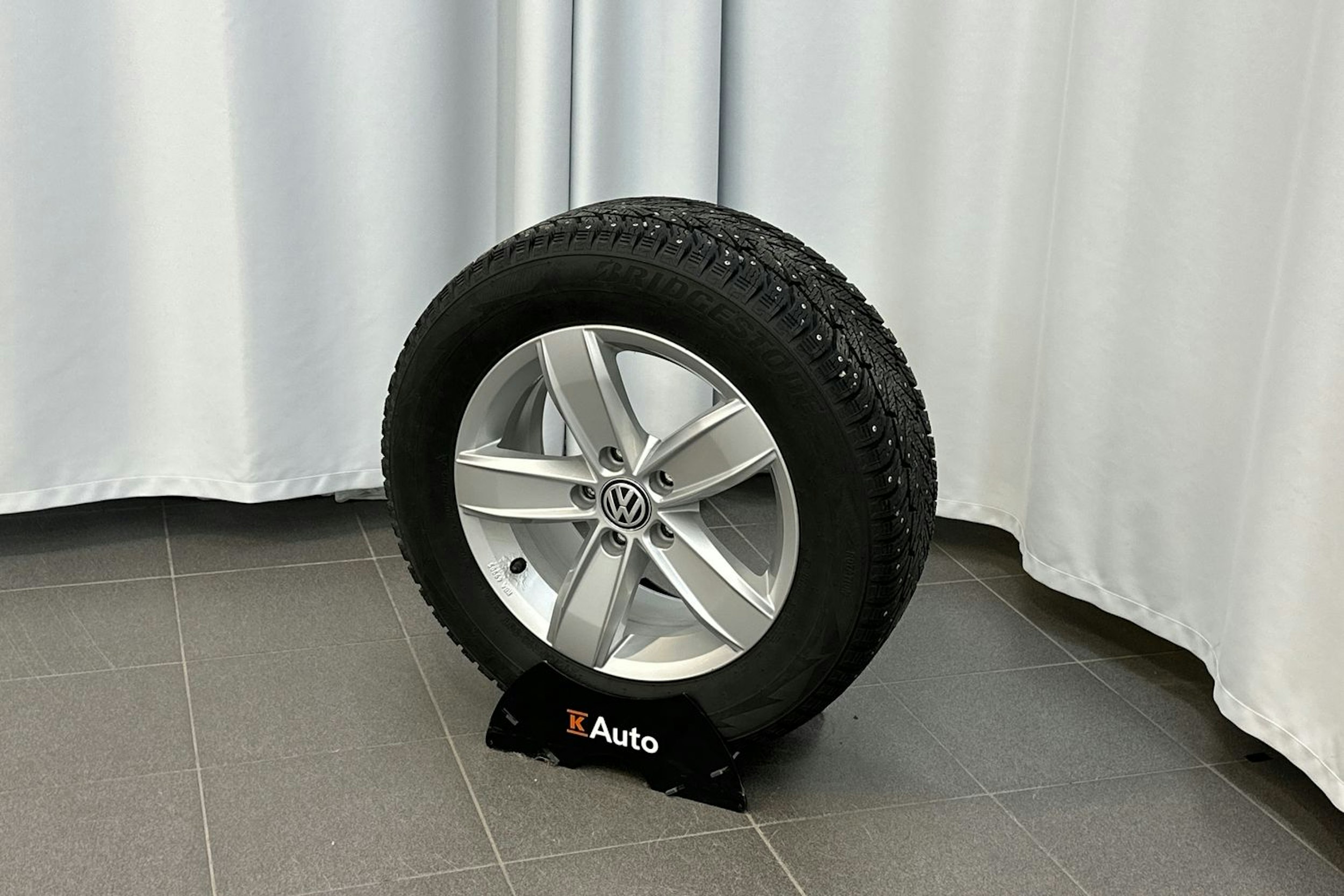 sininen Volkswagen Passat 2016 kuva 14.