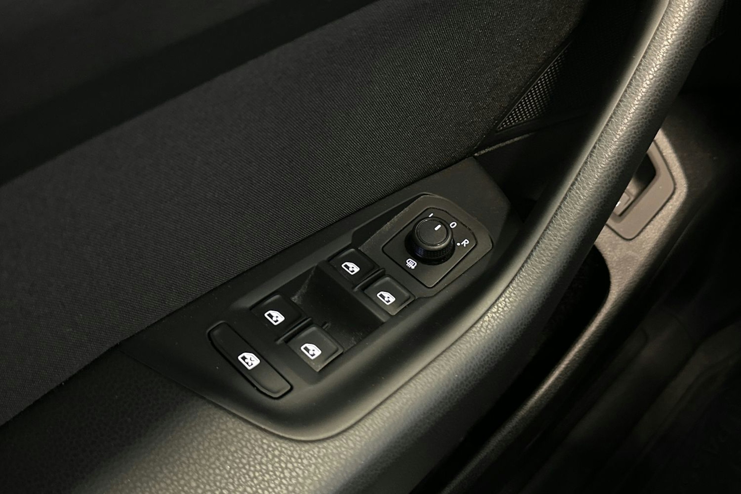 sininen Volkswagen Passat 2016 kuva 16.