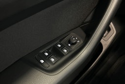 sininen Volkswagen Passat 2016 kuva 16.