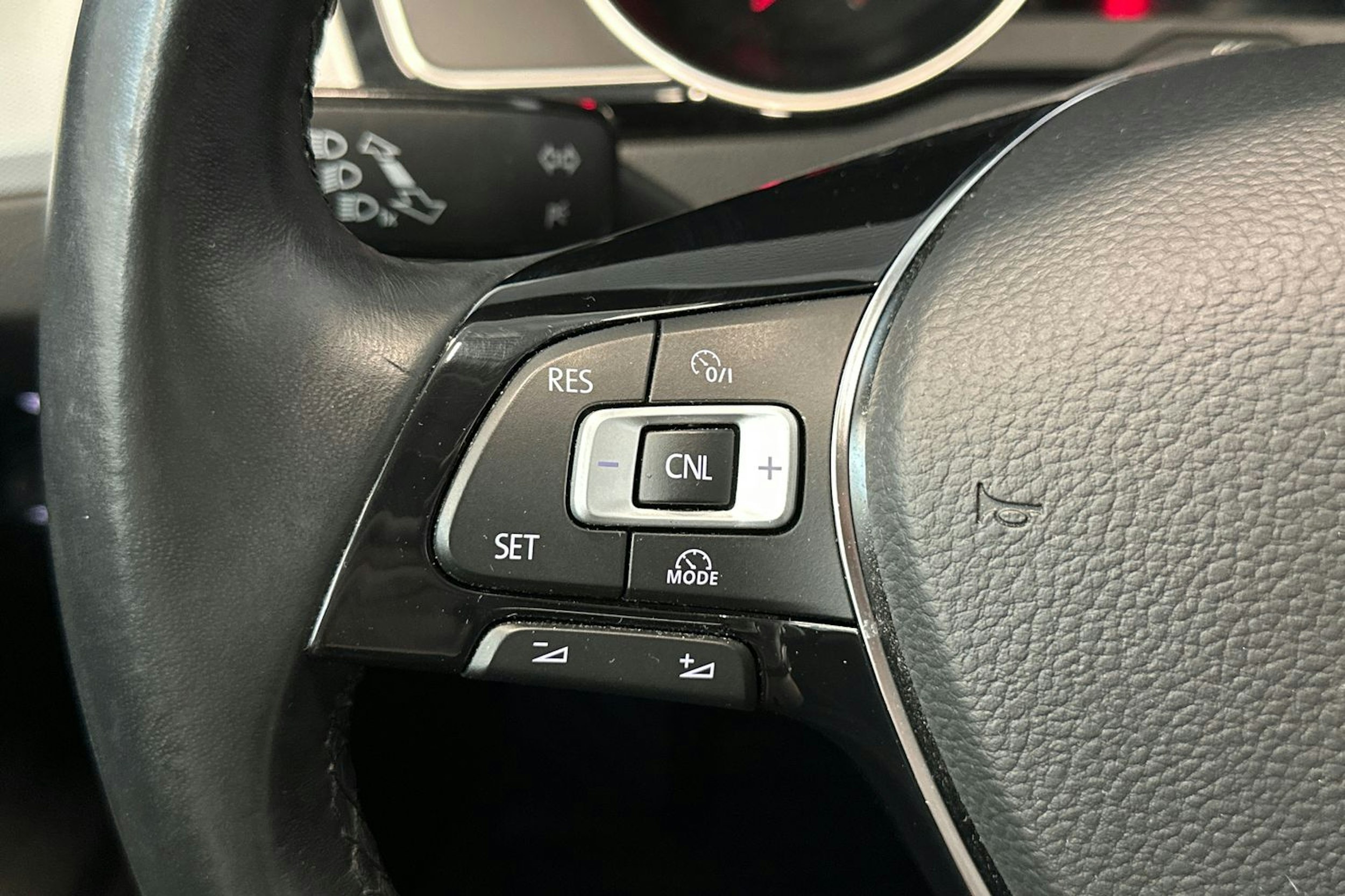 sininen Volkswagen Passat 2016 kuva 18.