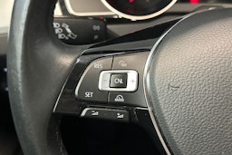 sininen Volkswagen Passat 2016 kuva 18.