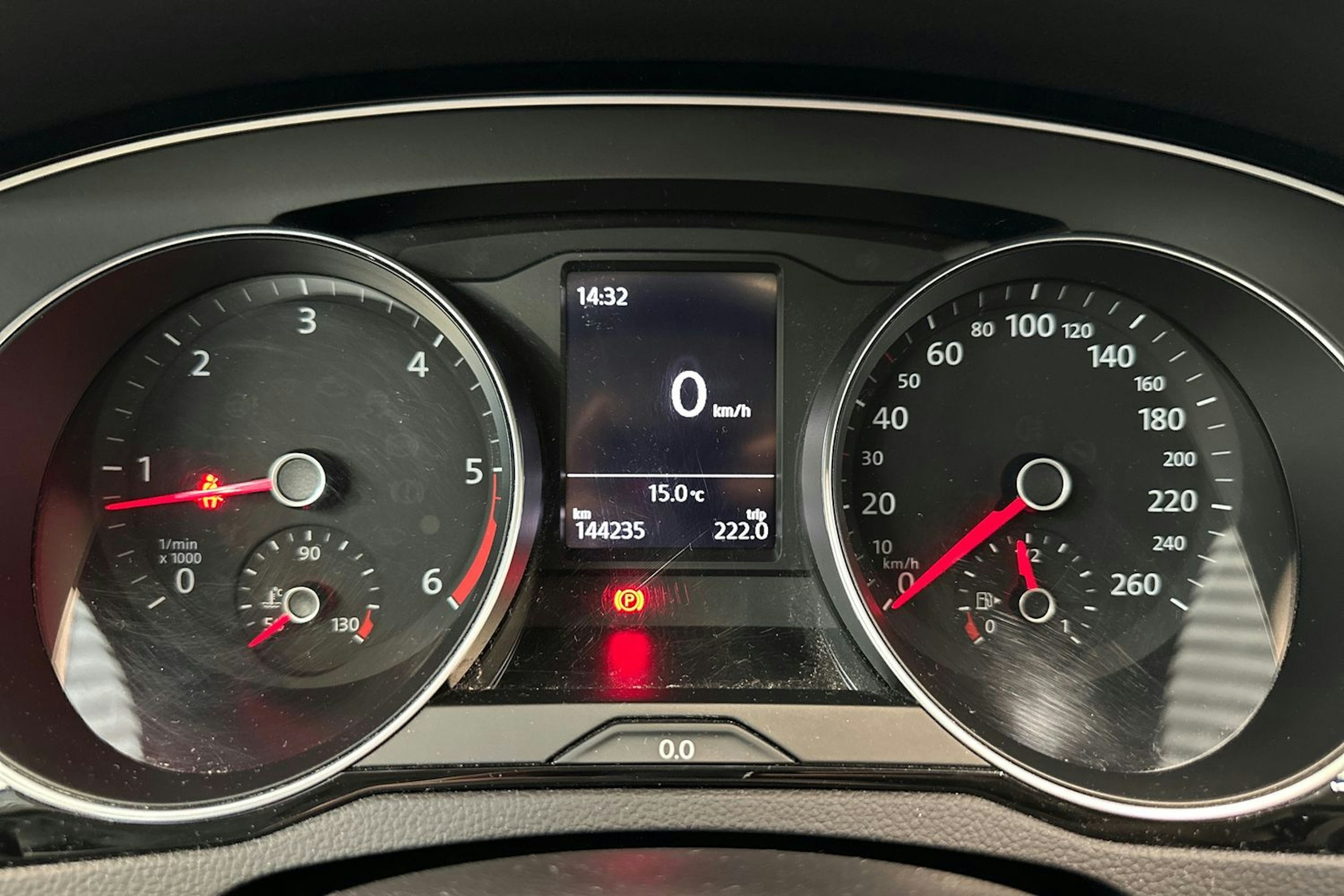 sininen Volkswagen Passat 2016 kuva 20.