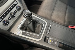 sininen Volkswagen Passat 2016 kuva 21.
