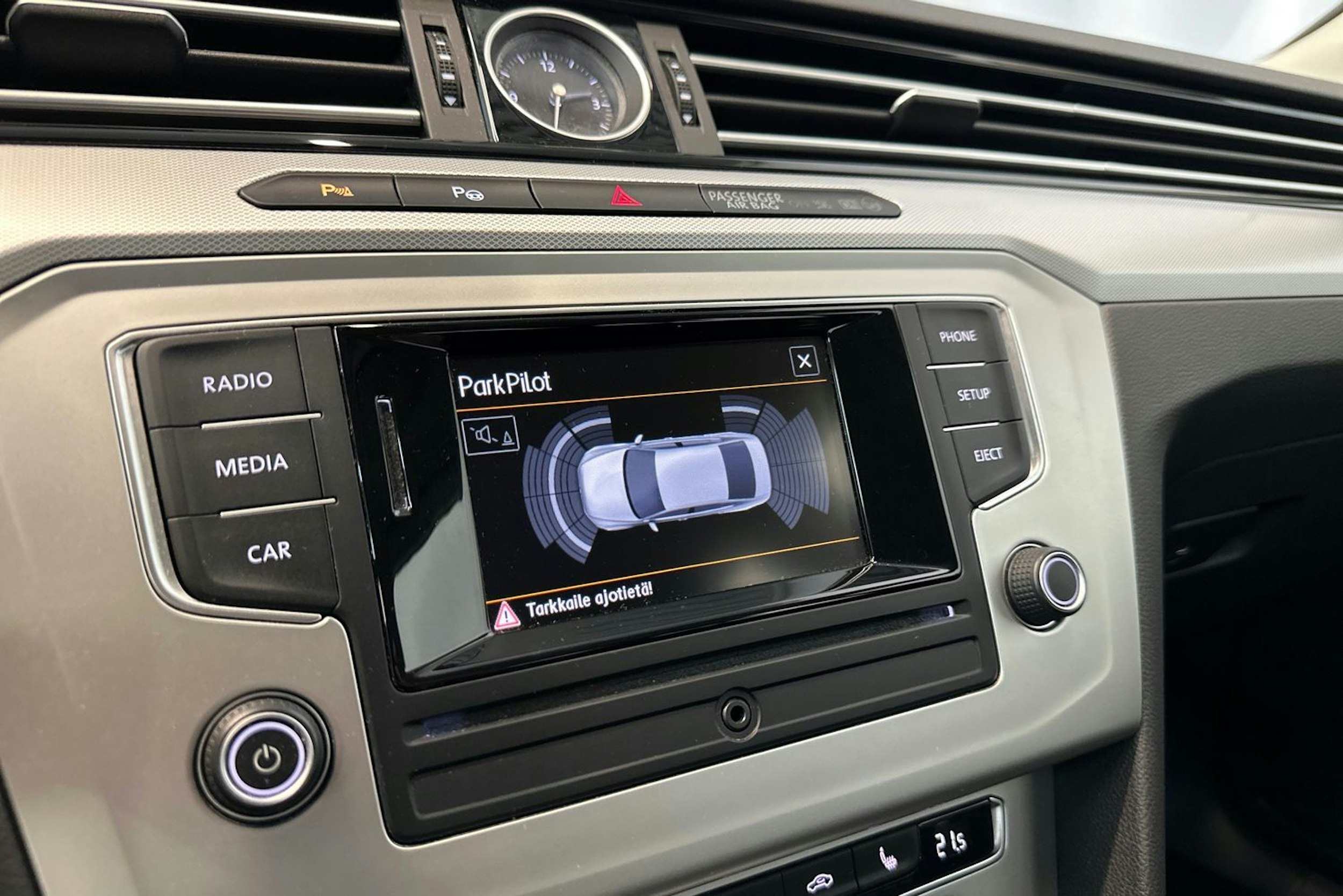 sininen Volkswagen Passat 2016 kuva 23.