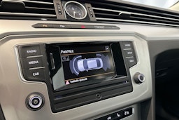 sininen Volkswagen Passat 2016 kuva 23.