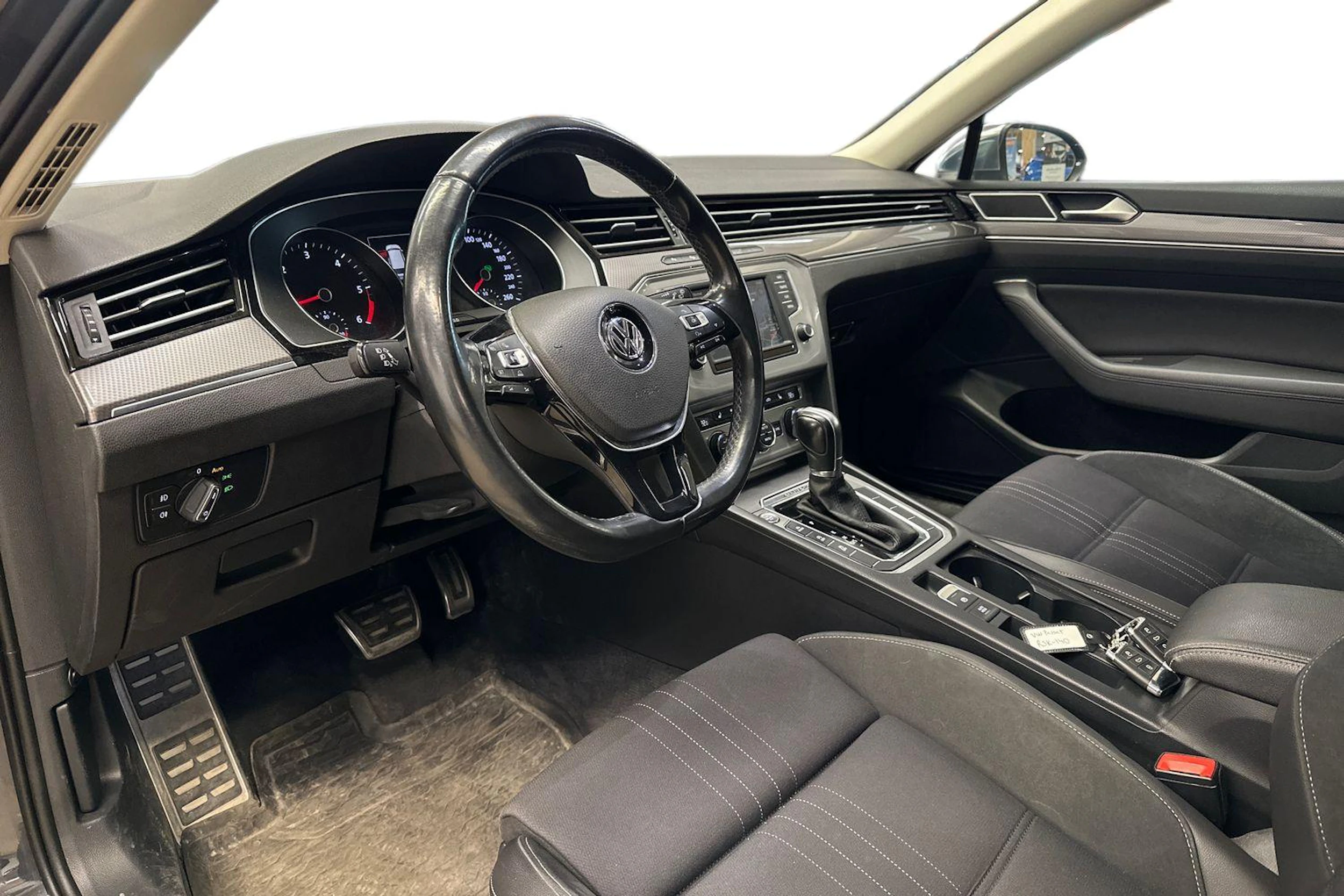 harmaa Volkswagen Passat 2016 kuva 3.