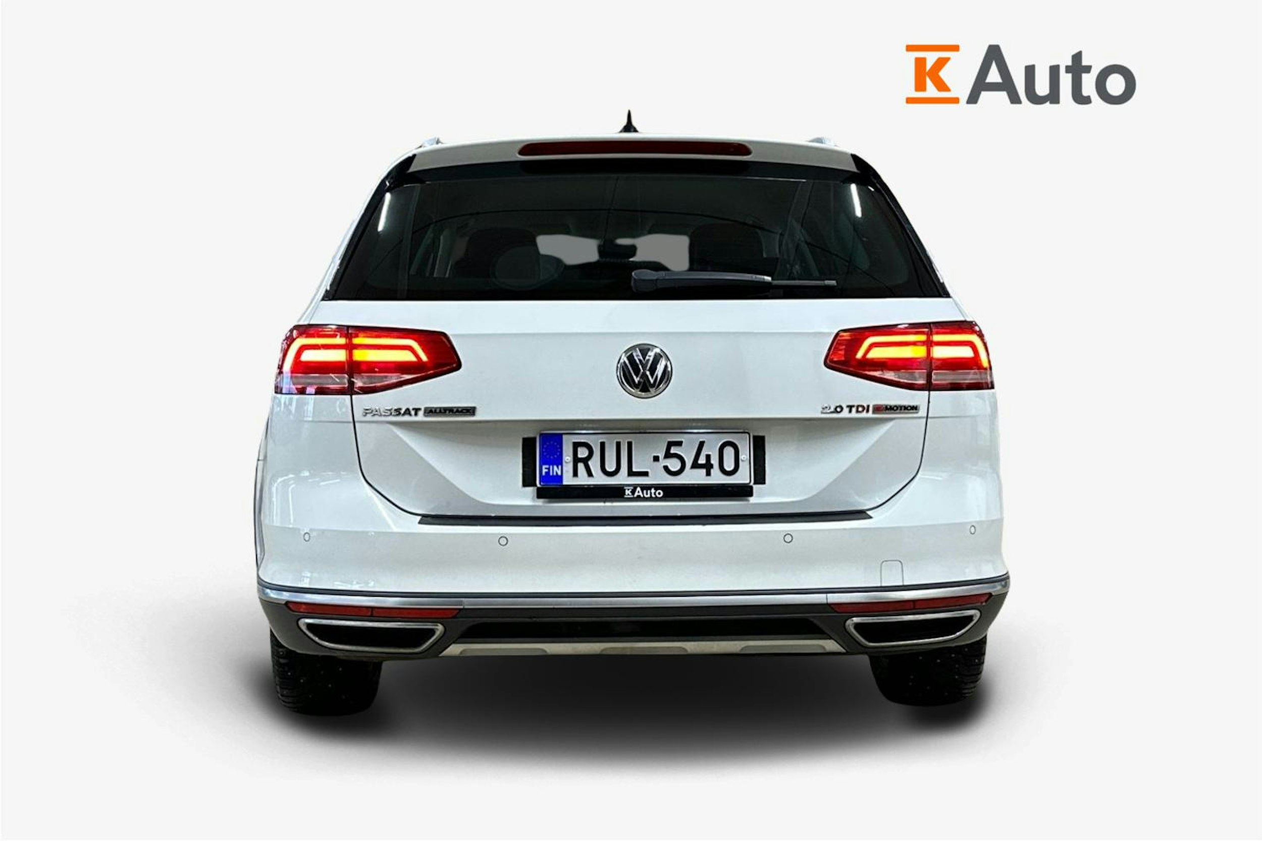 valkoinen Volkswagen Passat 2016 kuva 3.