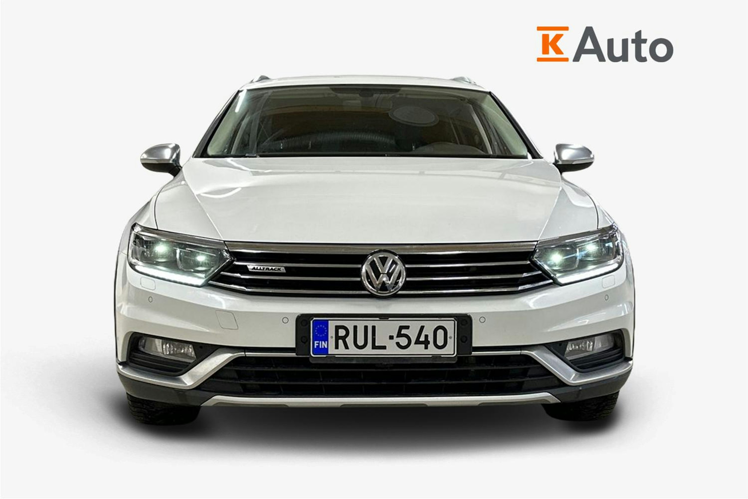 valkoinen Volkswagen Passat 2016 kuva 5.