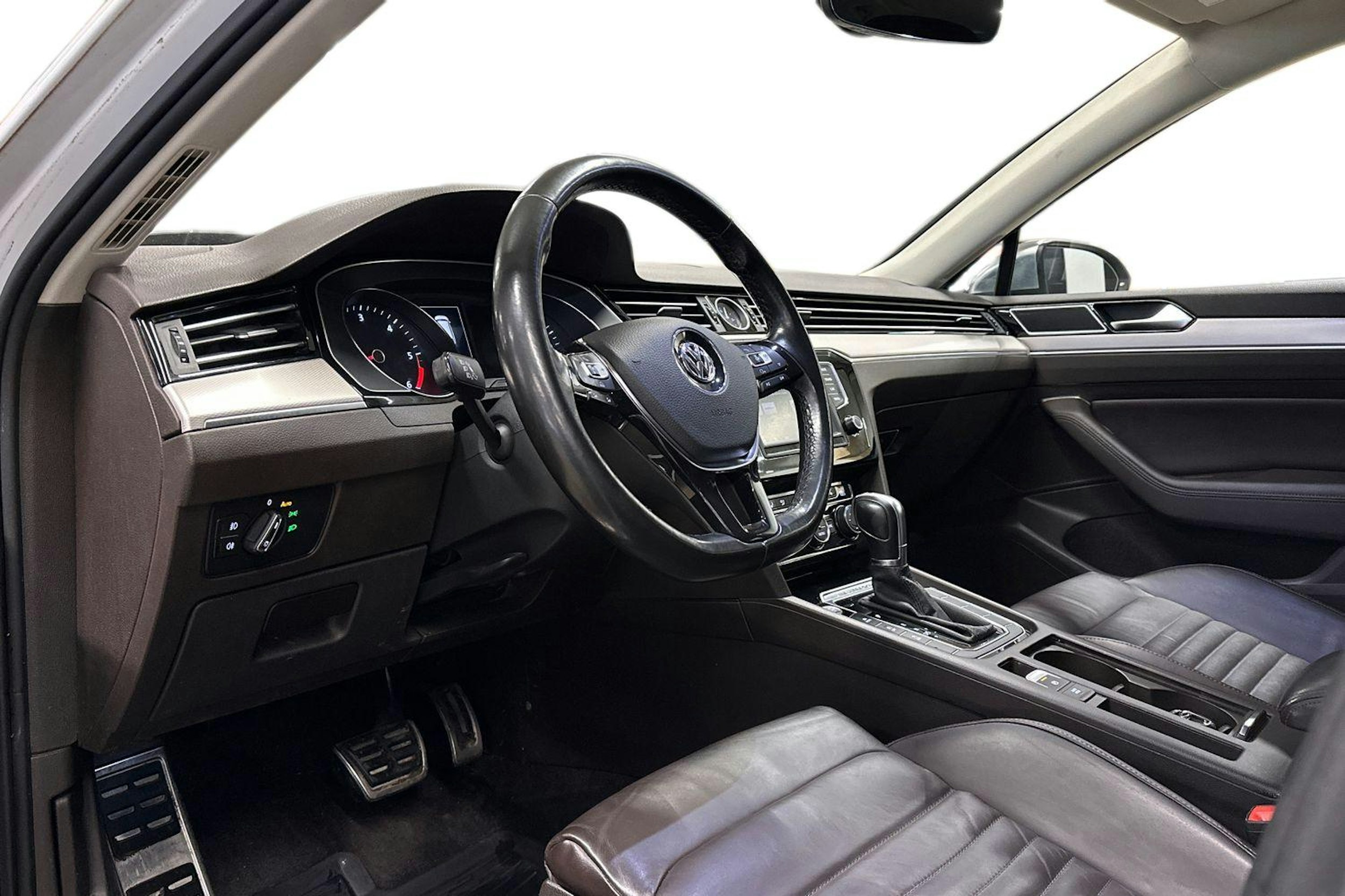 valkoinen Volkswagen Passat 2016 kuva 7.