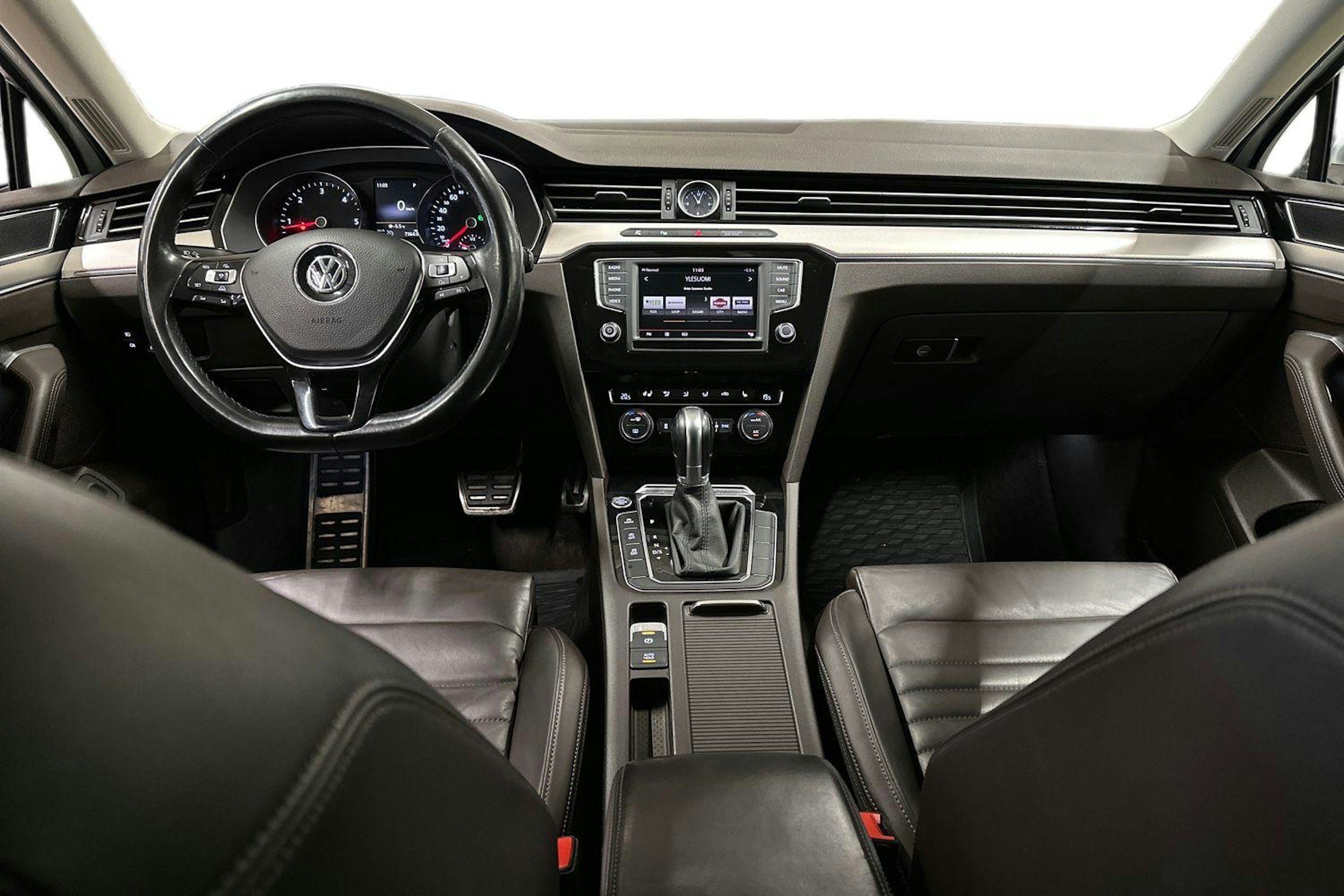 valkoinen Volkswagen Passat 2016 kuva 9.