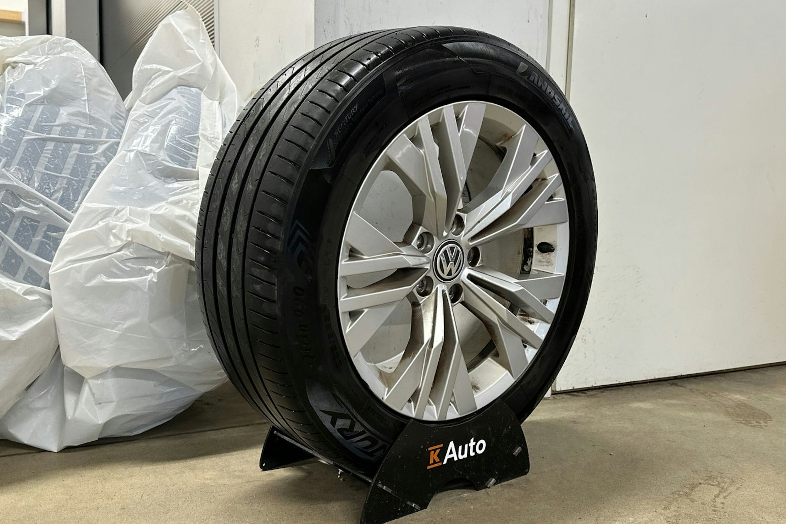 valkoinen Volkswagen Passat 2016 kuva 13.