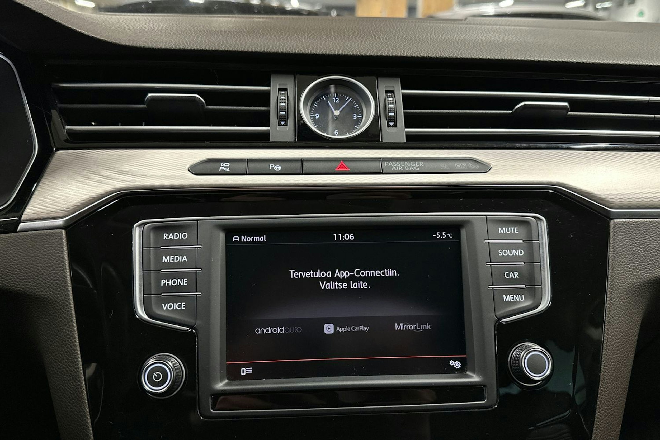 valkoinen Volkswagen Passat 2016 kuva 20.