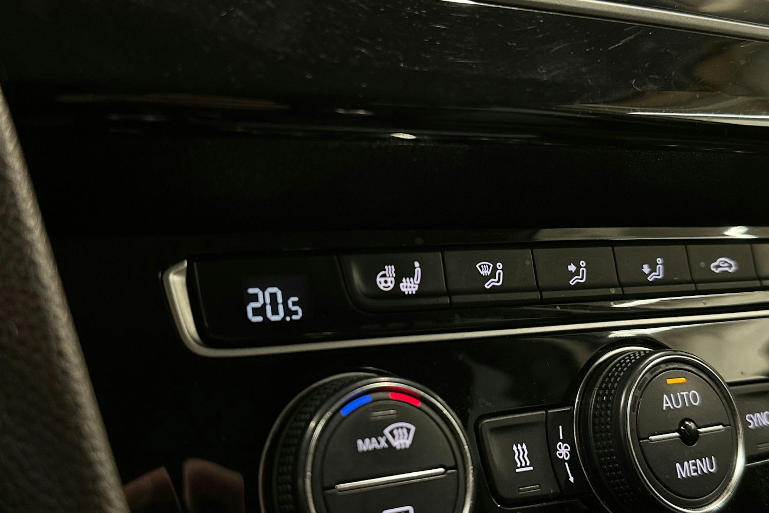 valkoinen Volkswagen Passat 2016 kuva 23.