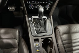 valkoinen Volkswagen Passat 2016 kuva 24.