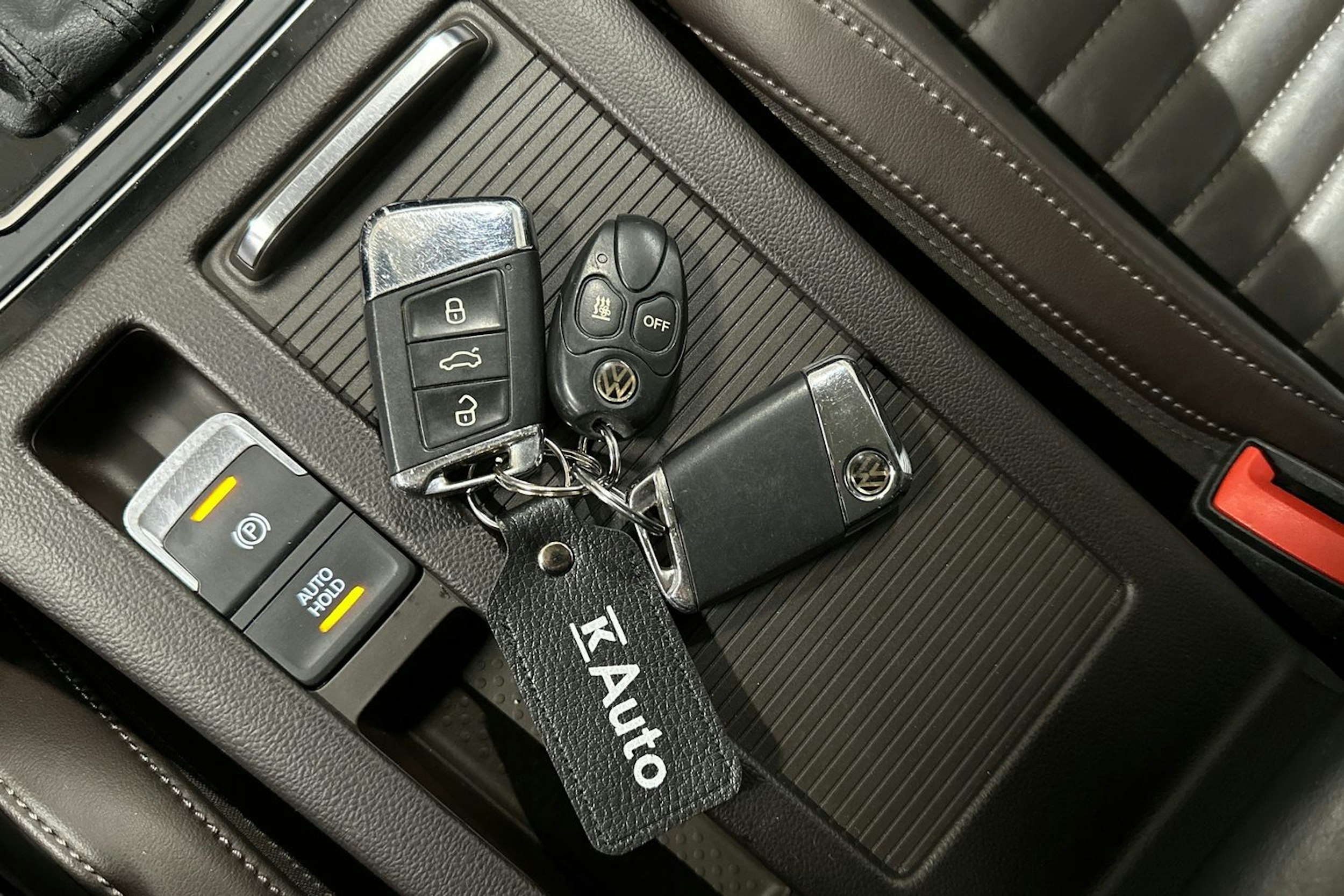 valkoinen Volkswagen Passat 2016 kuva 25.