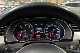 valkoinen Volkswagen Passat 2016 kuva 26.