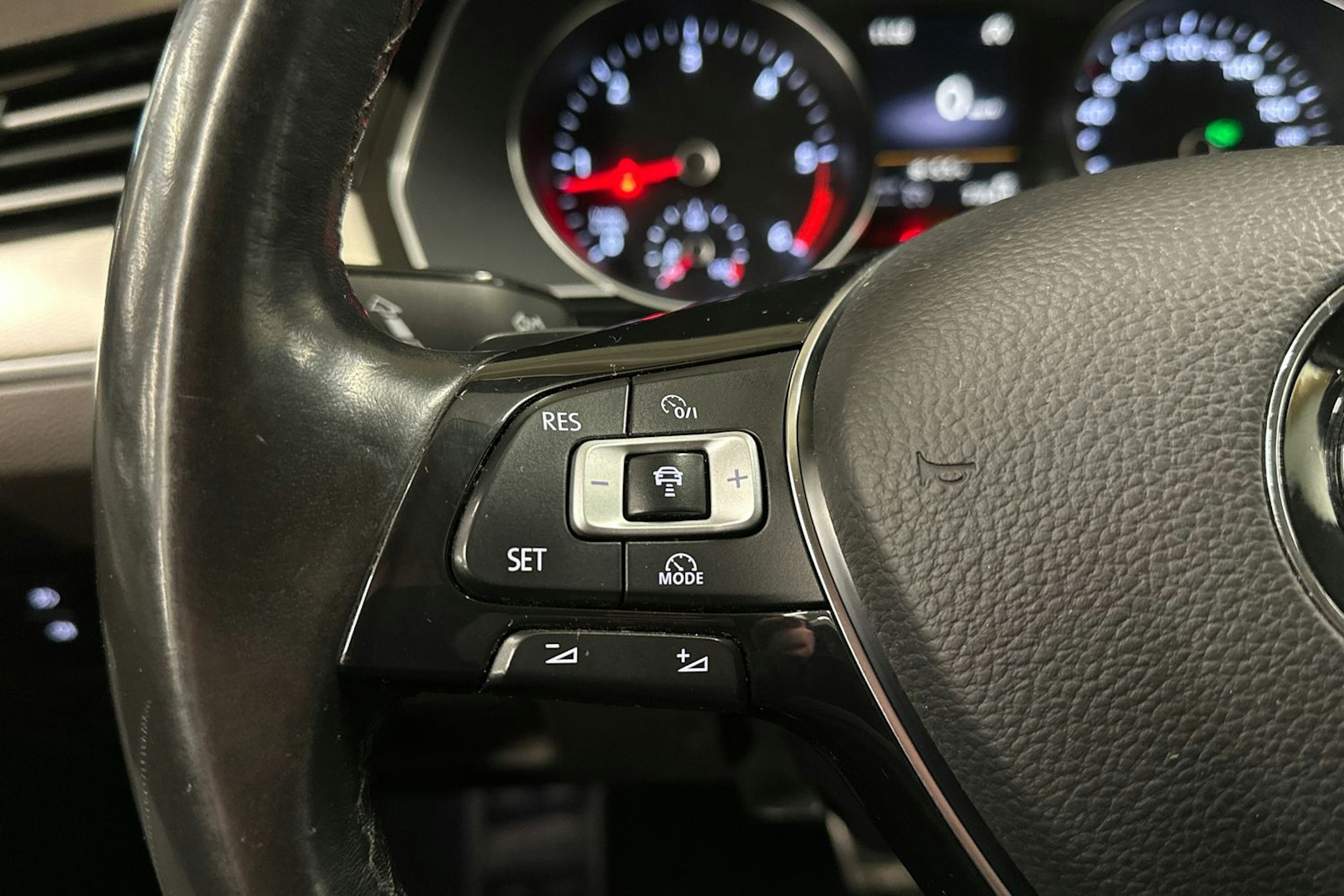 valkoinen Volkswagen Passat 2016 kuva 27.