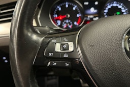 valkoinen Volkswagen Passat 2016 kuva 27.