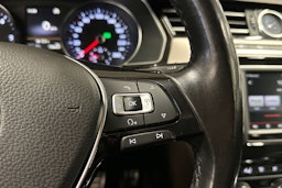 valkoinen Volkswagen Passat 2016 kuva 28.