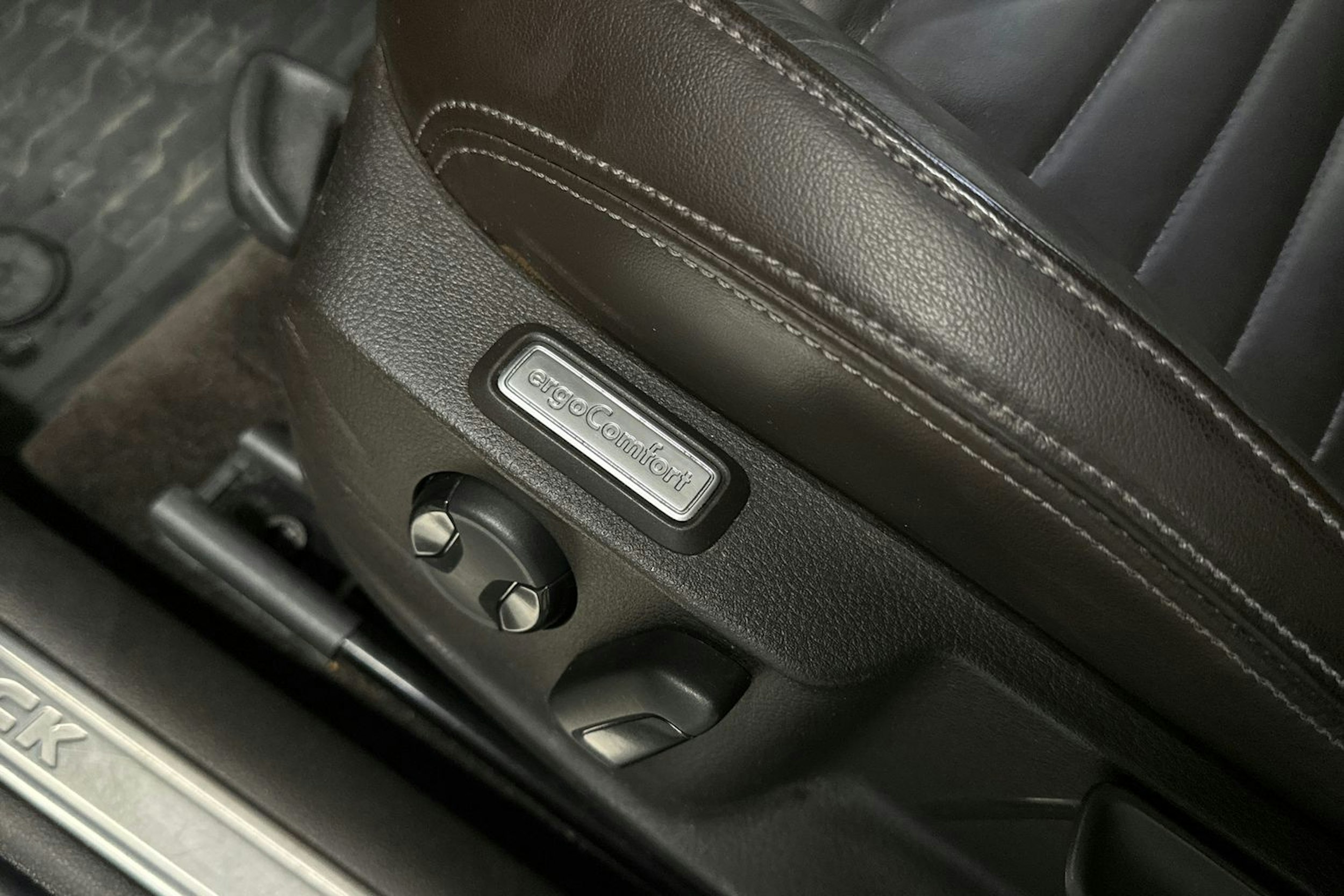 valkoinen Volkswagen Passat 2016 kuva 31.