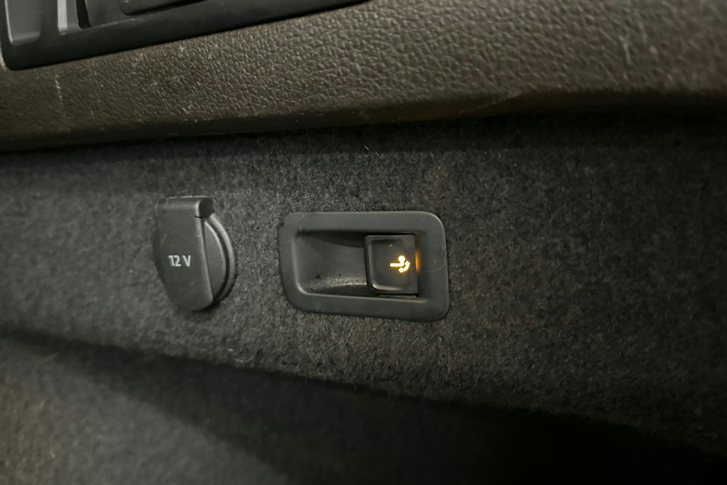 valkoinen Volkswagen Passat 2016 kuva 33.