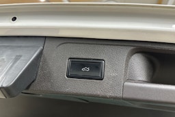 valkoinen Volkswagen Passat 2016 kuva 34.