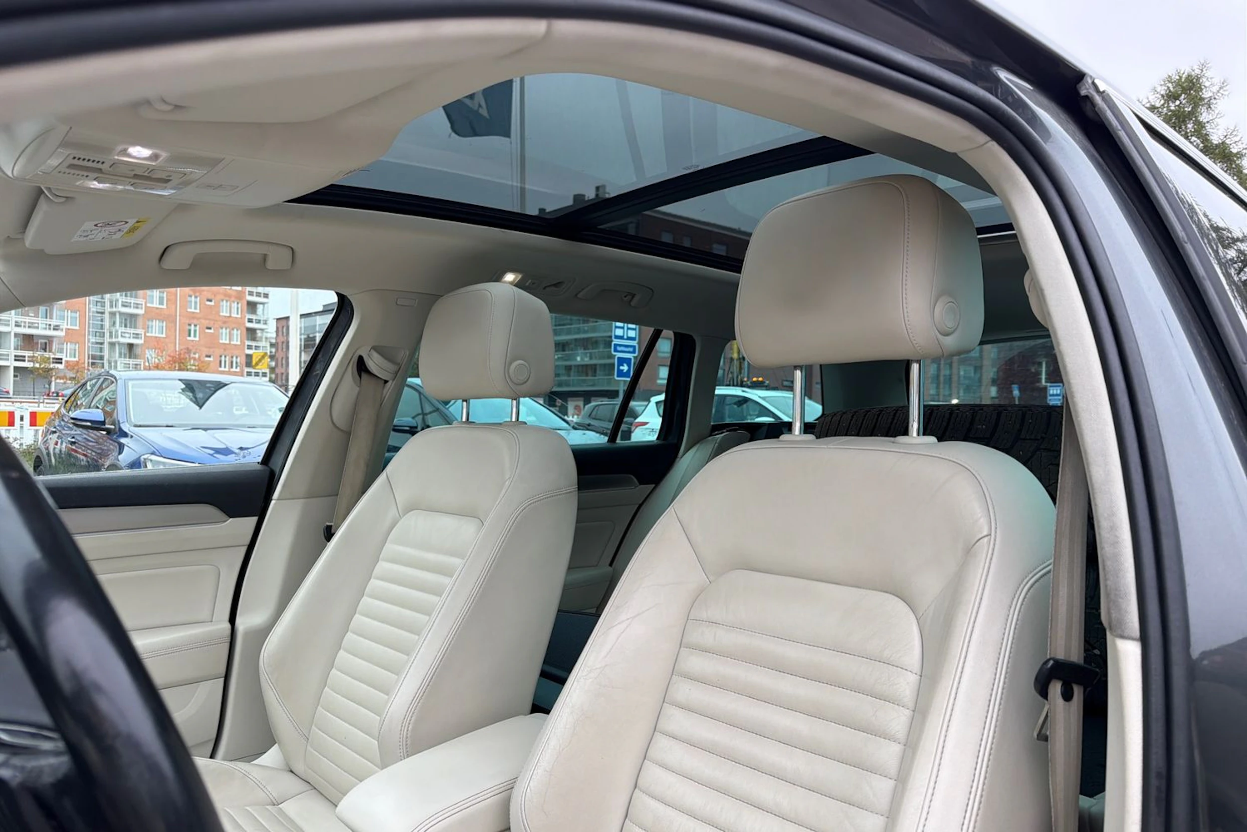harmaa Volkswagen Passat 2016 kuva 4.