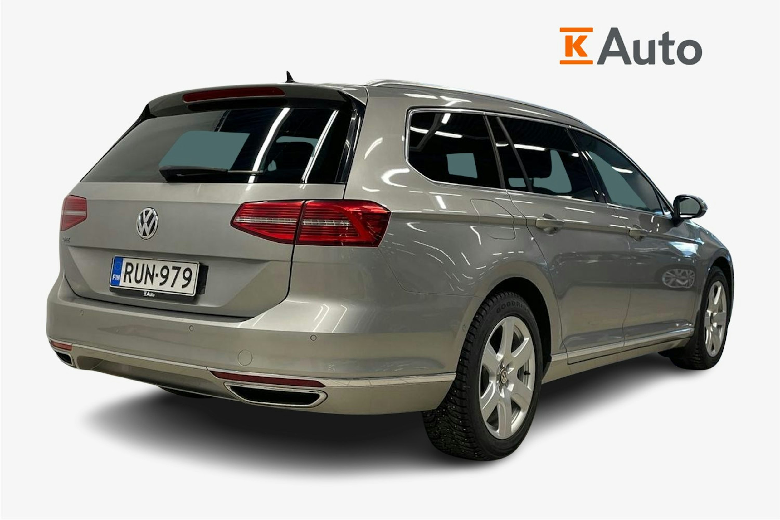 harmaa Volkswagen Passat 2016 kuva 2.