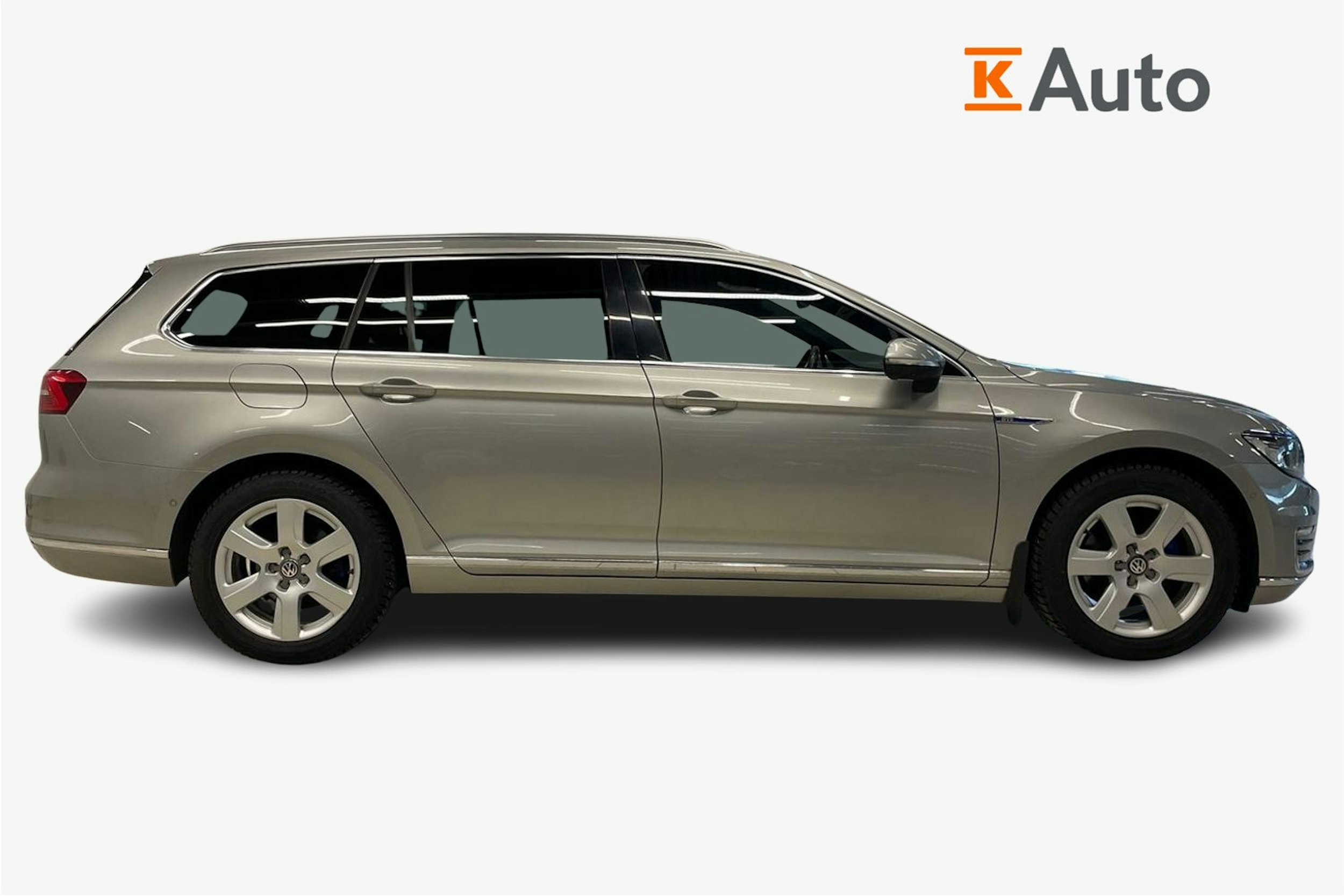 harmaa Volkswagen Passat 2016 kuva 6.