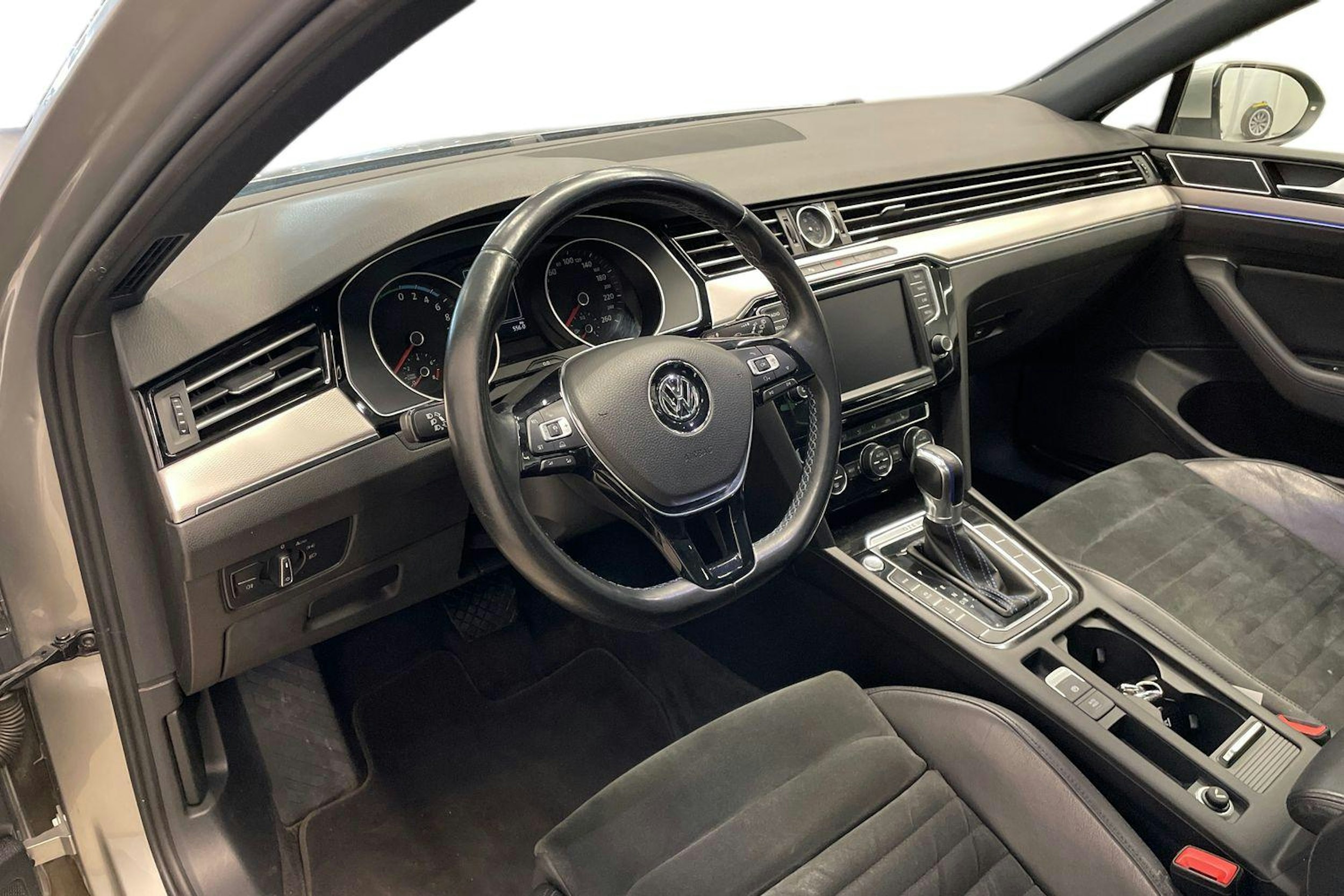 harmaa Volkswagen Passat 2016 kuva 7.