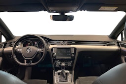 harmaa Volkswagen Passat 2016 kuva 9.