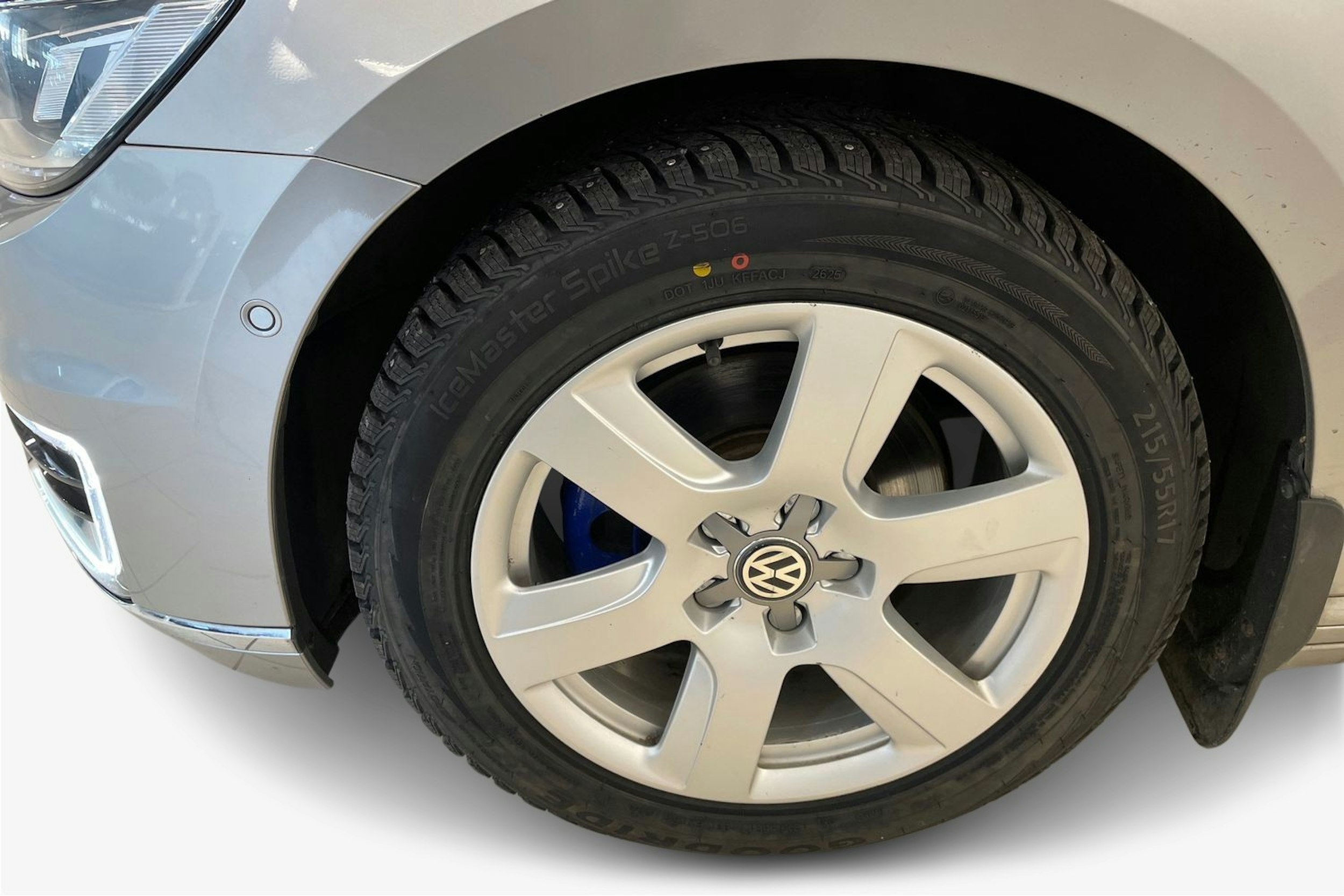 harmaa Volkswagen Passat 2016 kuva 11.