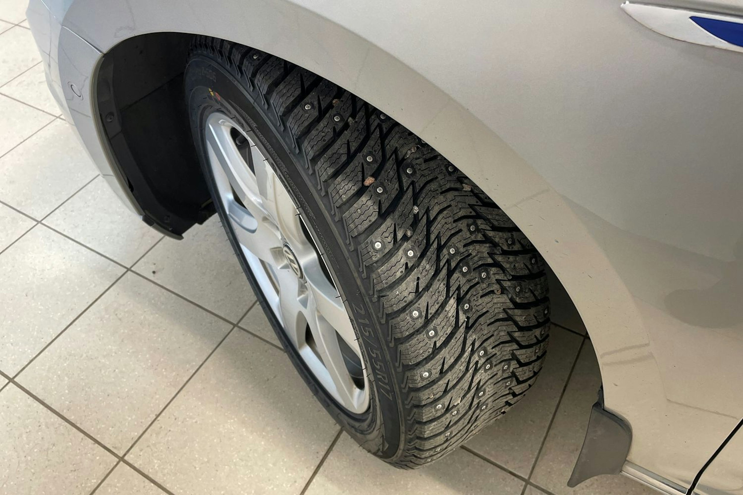 harmaa Volkswagen Passat 2016 kuva 13.