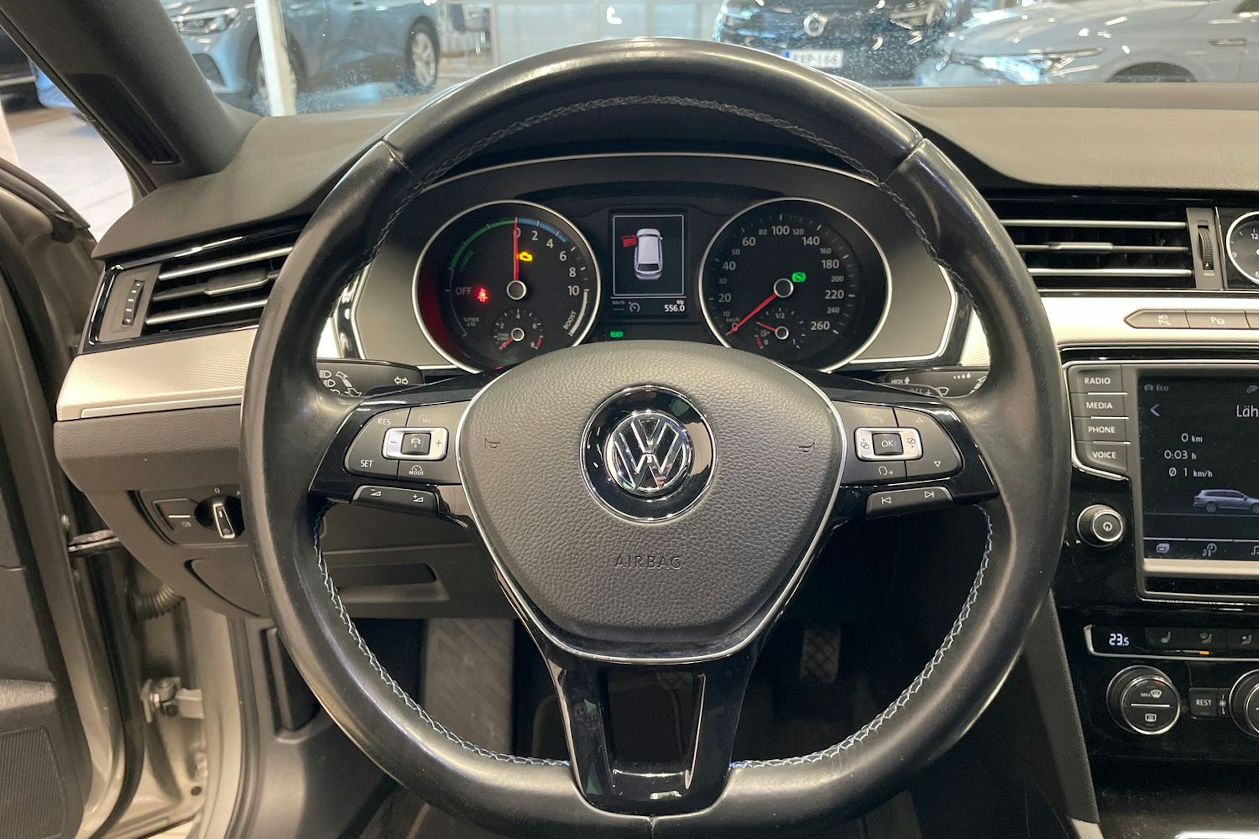 harmaa Volkswagen Passat 2016 kuva 14.