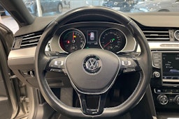 harmaa Volkswagen Passat 2016 kuva 14.