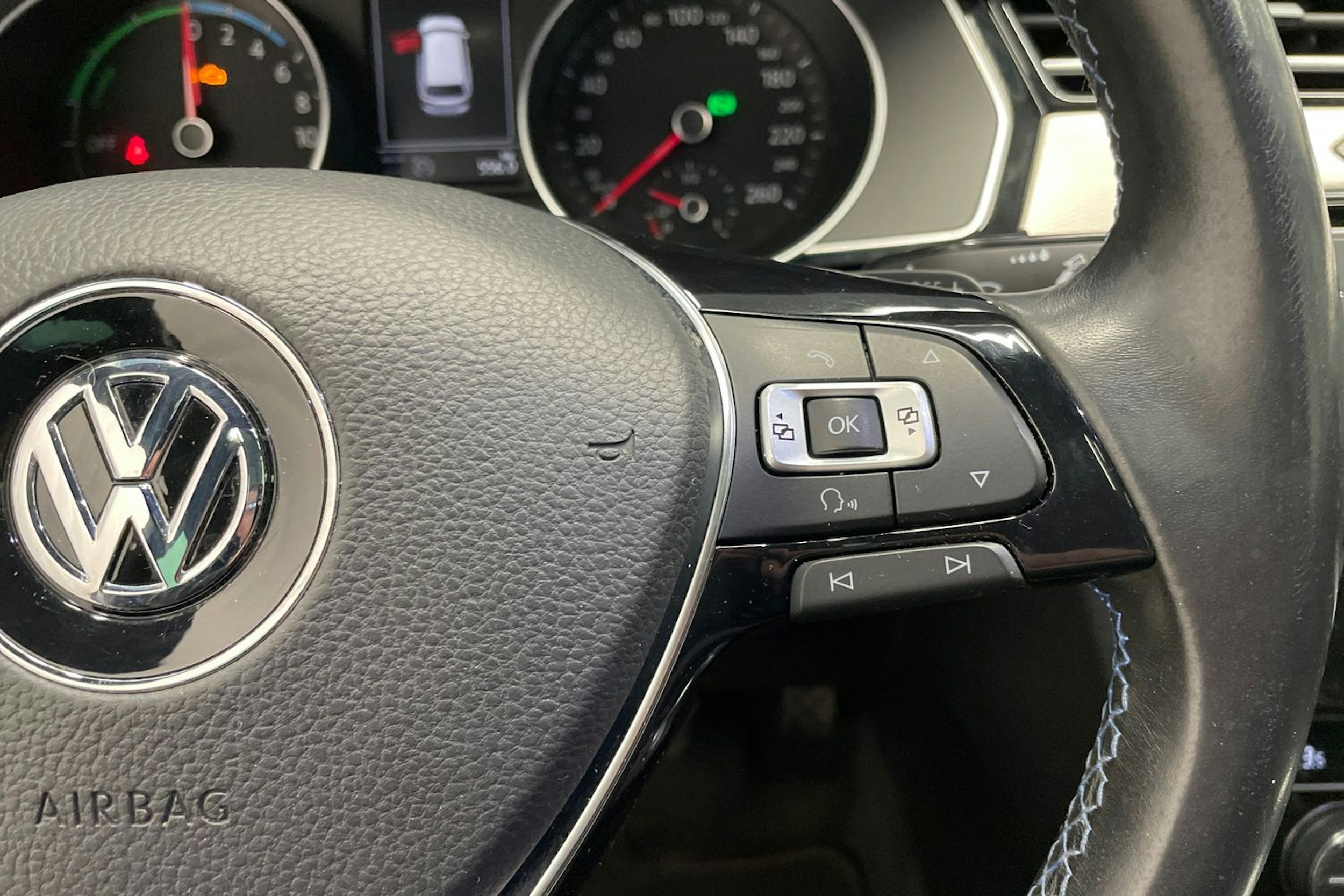 harmaa Volkswagen Passat 2016 kuva 15.