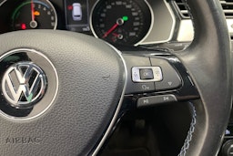 harmaa Volkswagen Passat 2016 kuva 15.