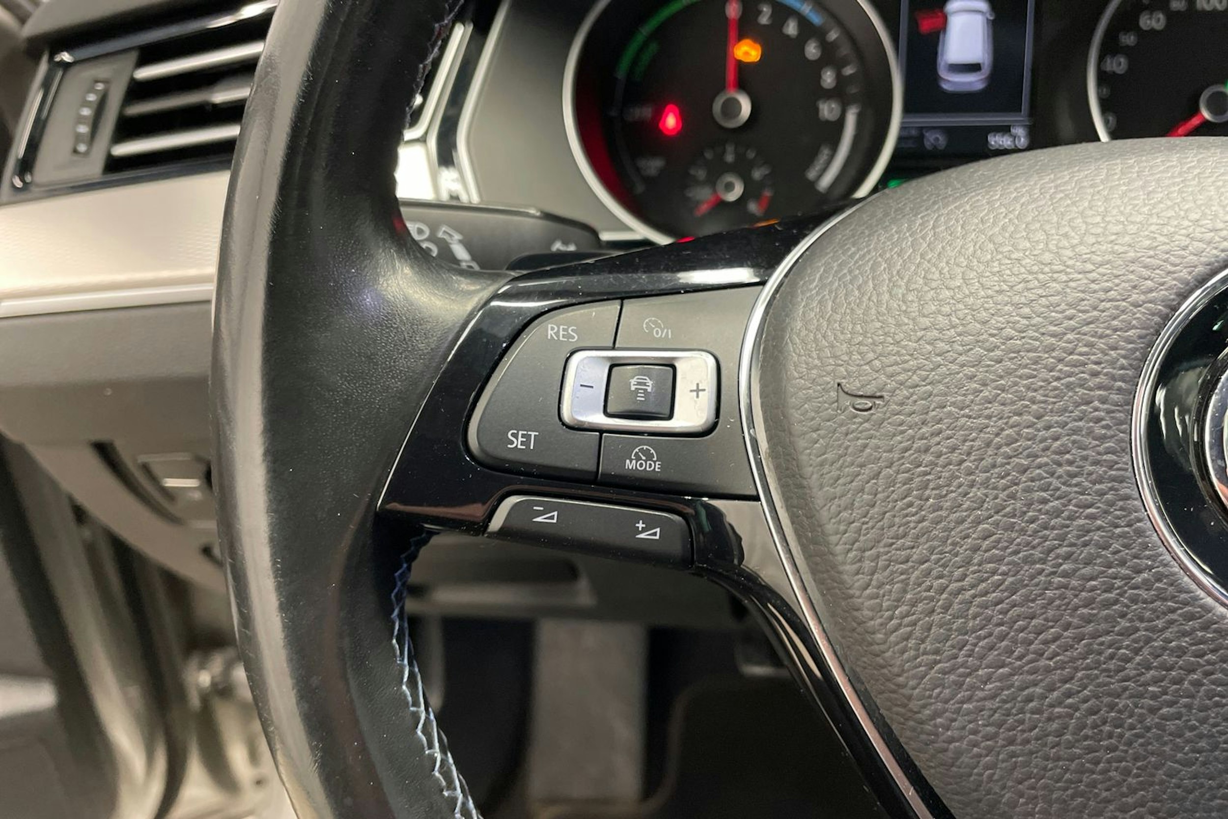 harmaa Volkswagen Passat 2016 kuva 16.