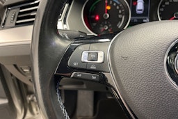 harmaa Volkswagen Passat 2016 kuva 16.