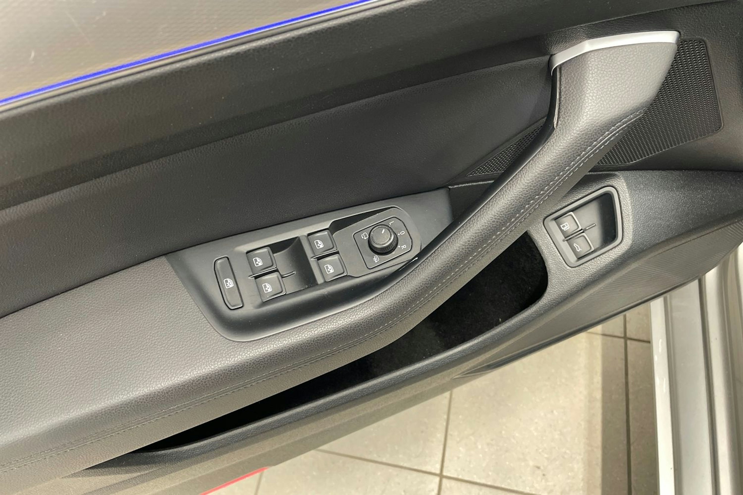 harmaa Volkswagen Passat 2016 kuva 19.