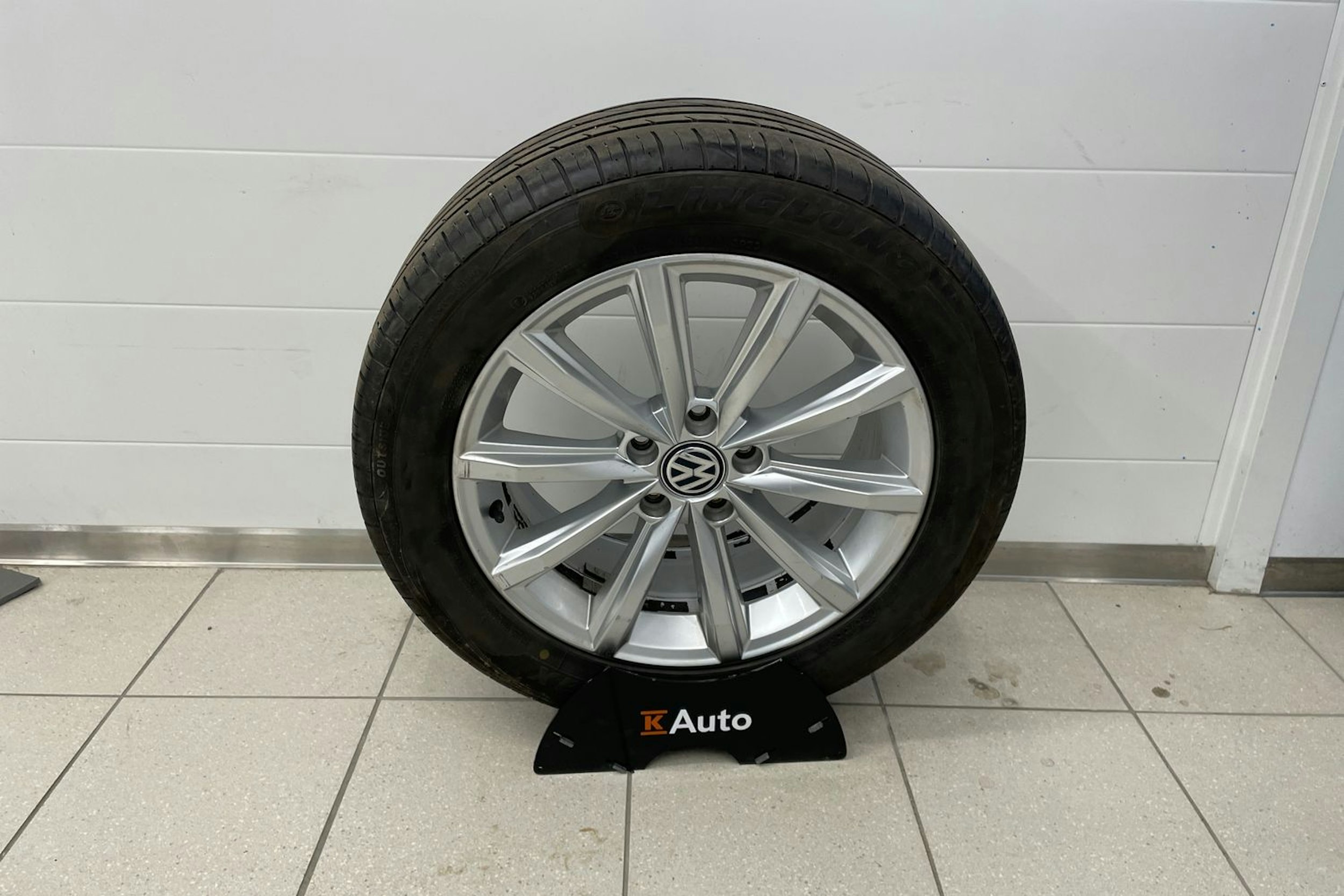 harmaa Volkswagen Passat 2016 kuva 25.