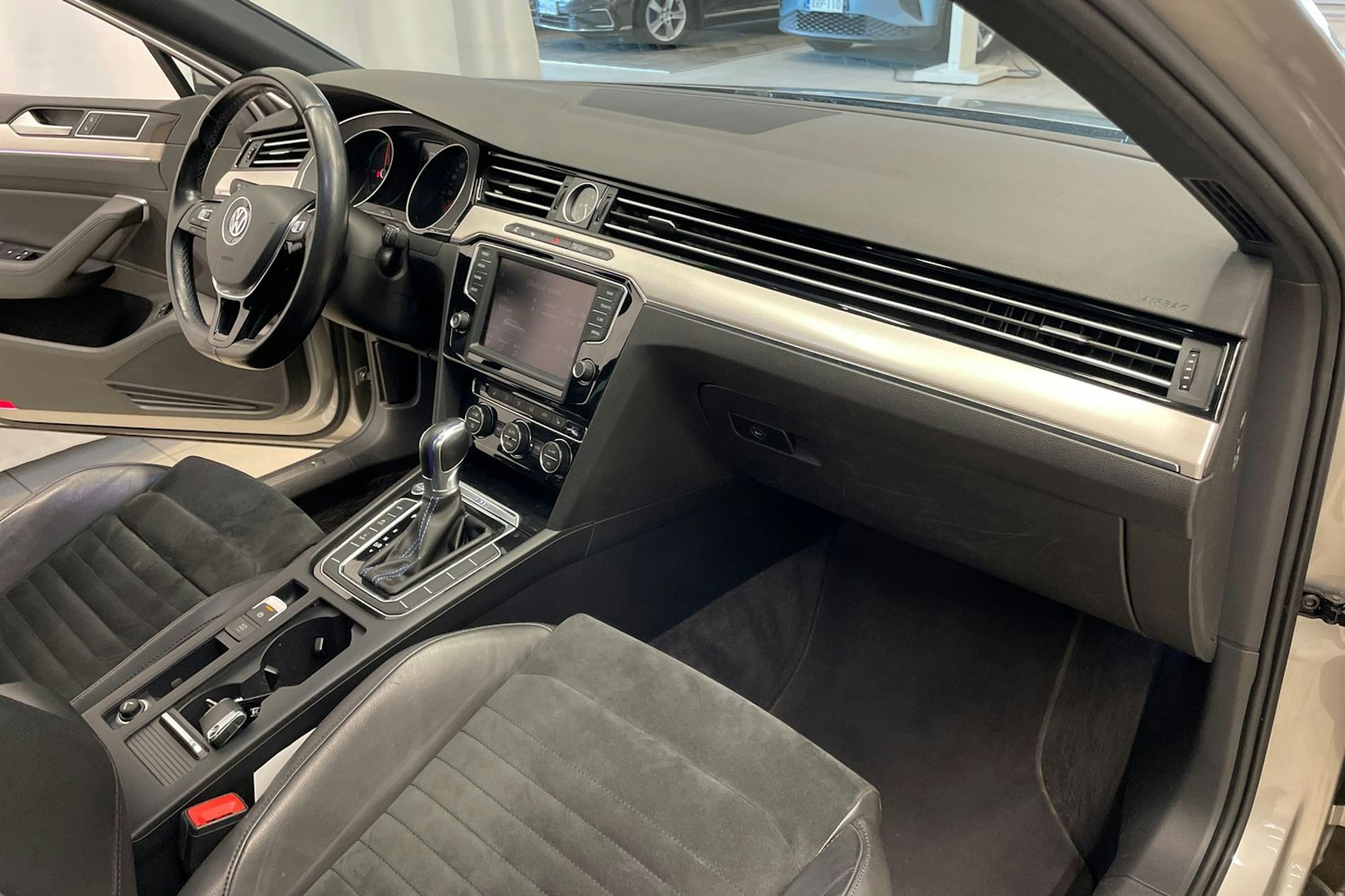 harmaa Volkswagen Passat 2016 kuva 27.