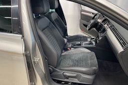harmaa Volkswagen Passat 2016 kuva 28.